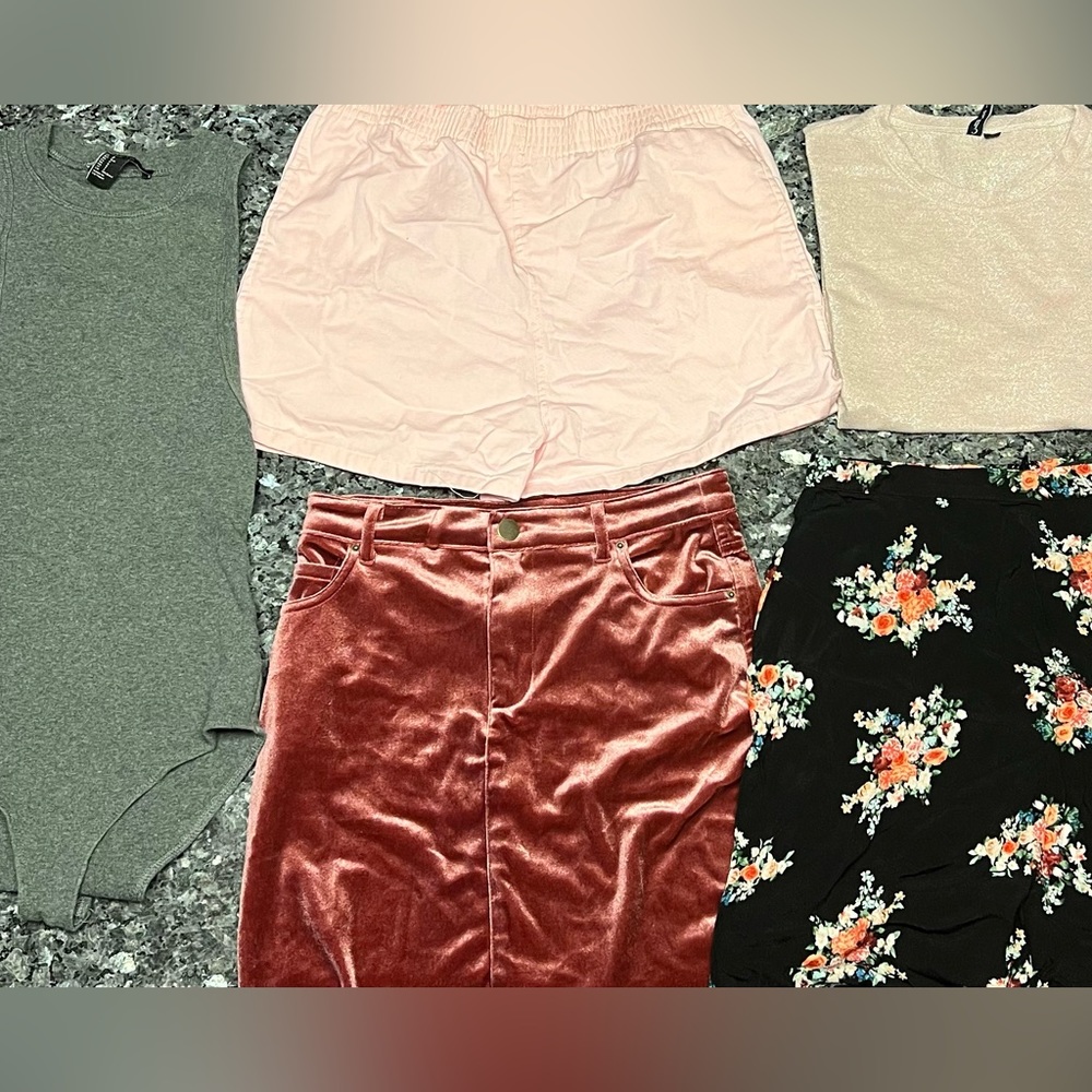 5 items Forever 21 BUNDLE - 2 skirts, 1 short, 1 short sleeve, 1 onesie bodycon